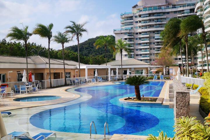 Cobertura com Piscina e Churrasqueira no Barra Sunday Resort R1-001