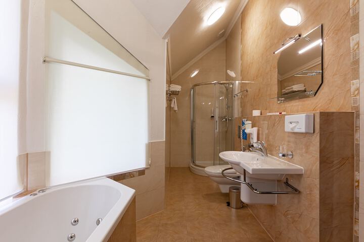 Room 160 of 262