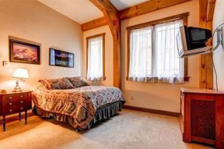 Room 10 of 24