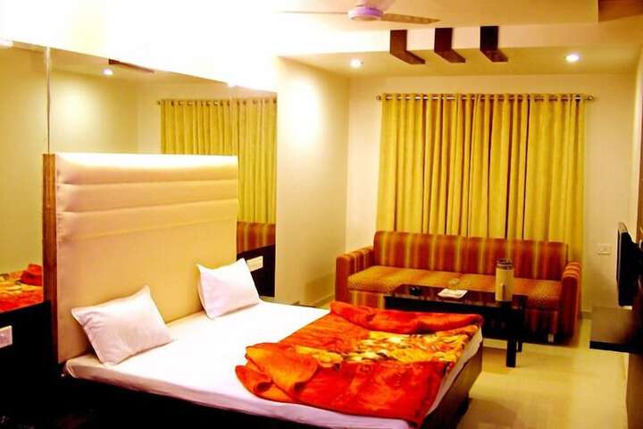 Room 6 of 13
