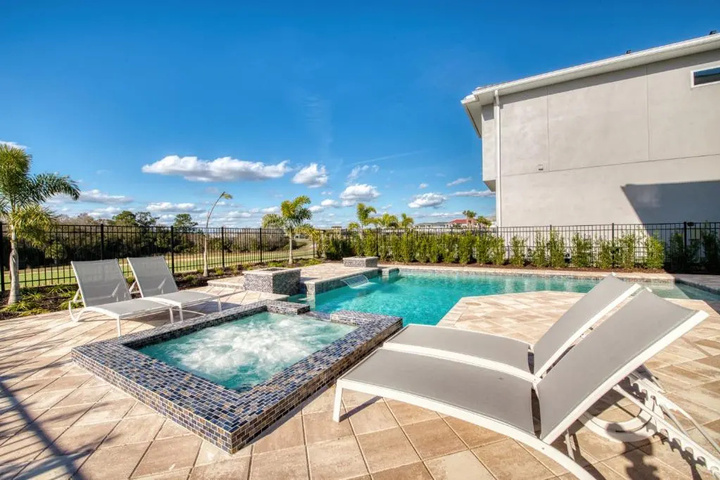 Pool 14 of 20