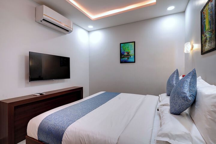 Room 4 of 30