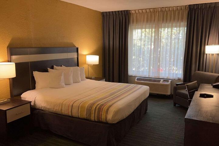 1 King Bed (7 of 10)