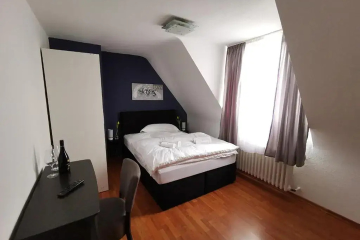 Room 2 of 9