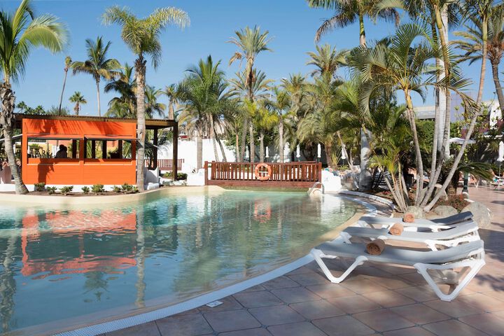 Hotel Pool