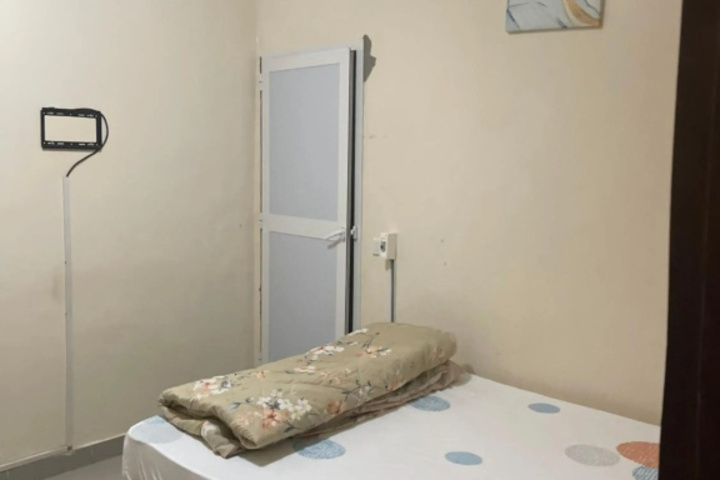 Room 6 of 14