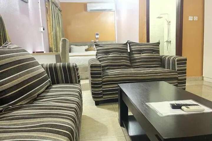 Room 2 of 76