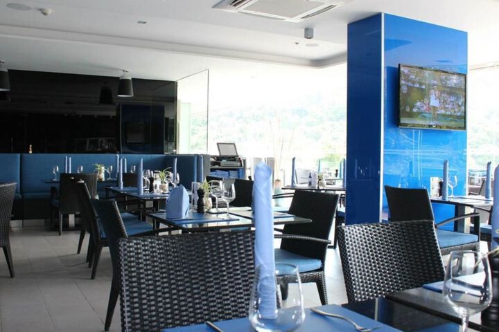 Dining 43 of 47