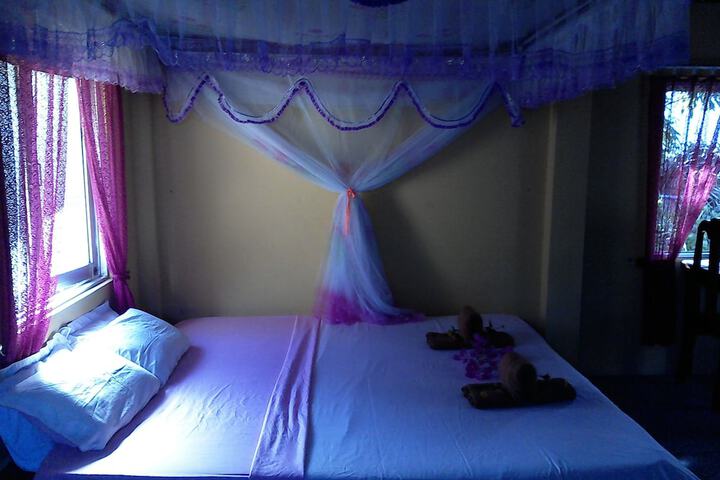 Room 9 of 34