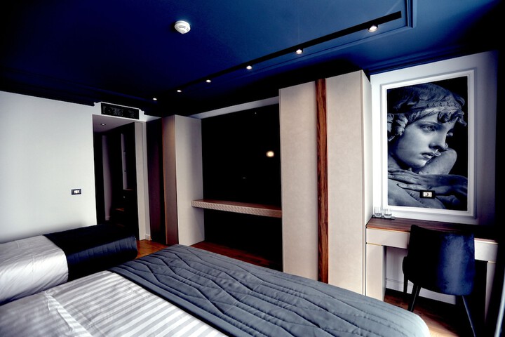 Room 13 of 107