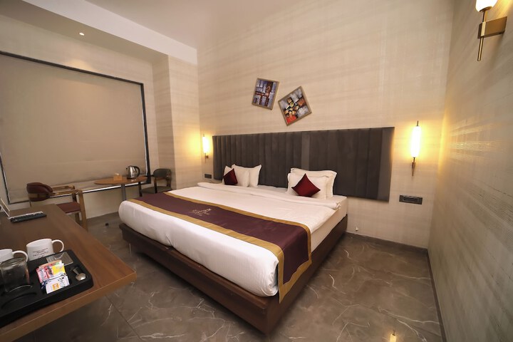 Room 6 of 14