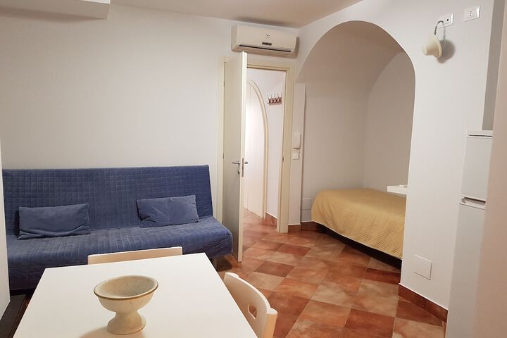 Room 10 of 66