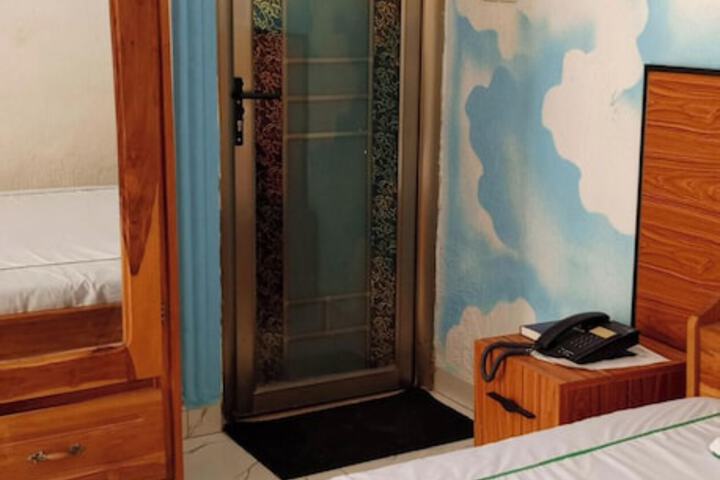 Room 17 of 285