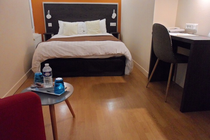 Room 2 of 30