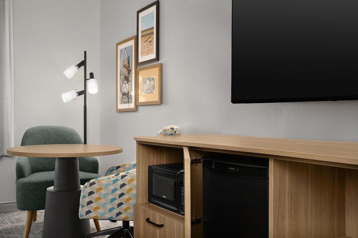 Room 16 of 35