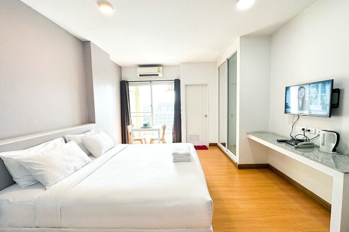 Room 12 of 25