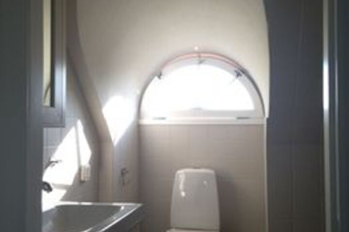 Room 2 of 28