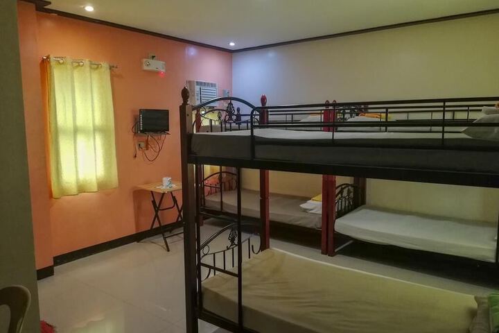 Room 9 of 11