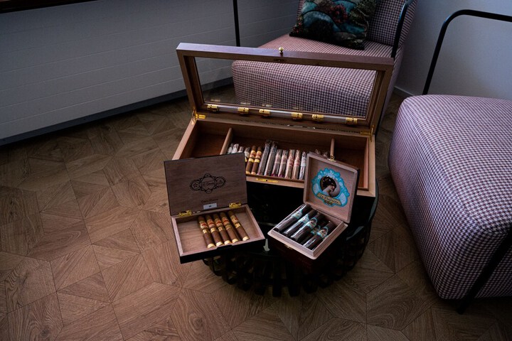 Lounge 87 of 105