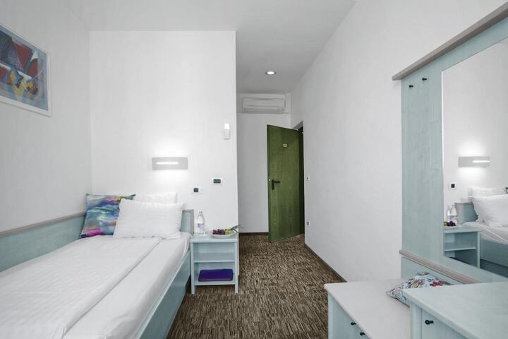 Room 9 of 61