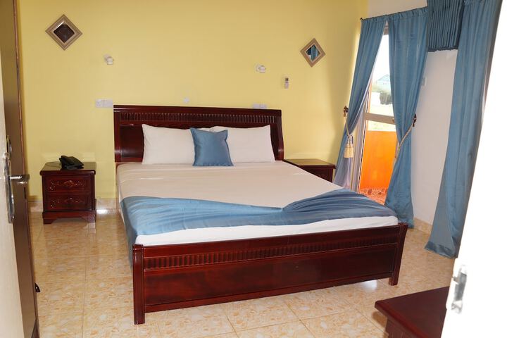 Room 5 of 28