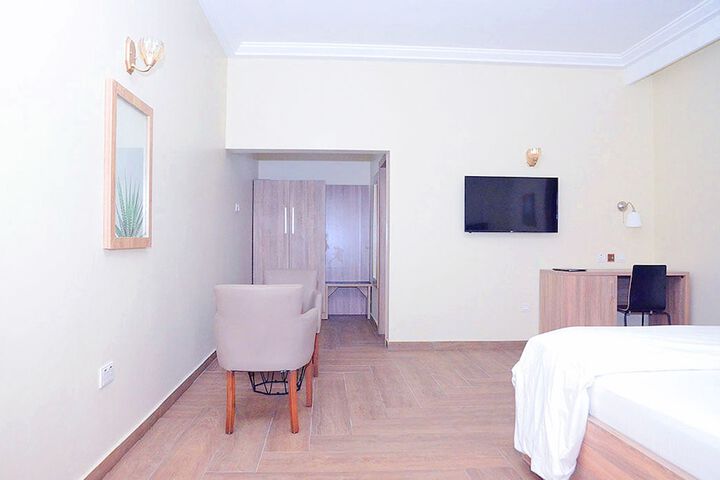 Room 17 of 44