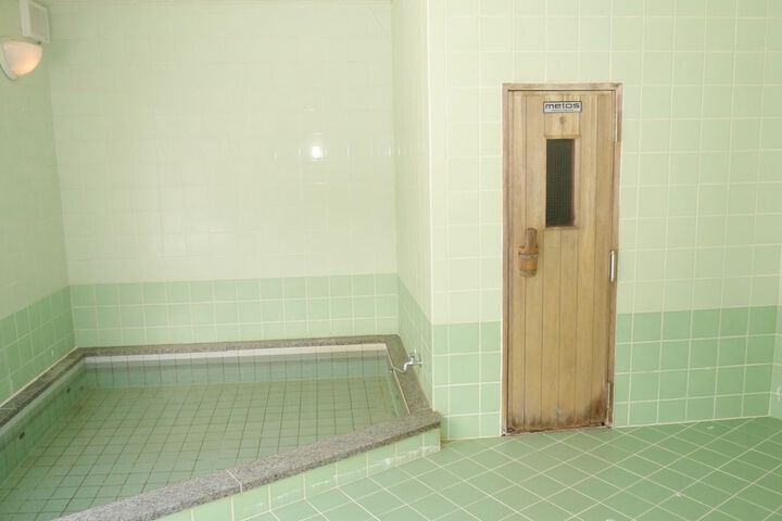 Room 21 of 32