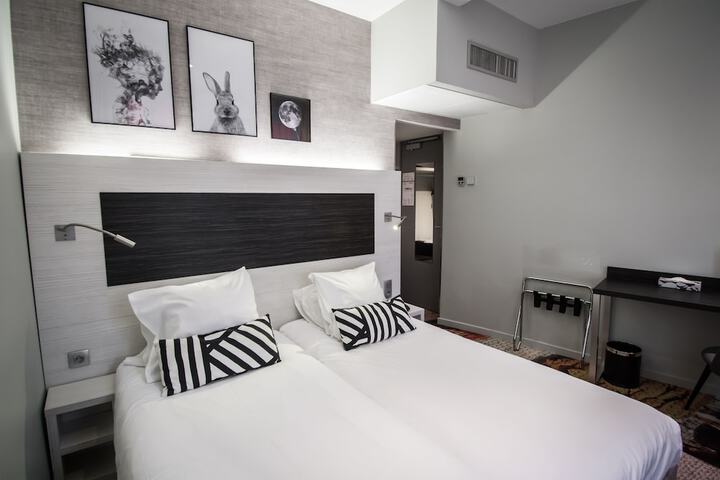 Room 33 of 78
