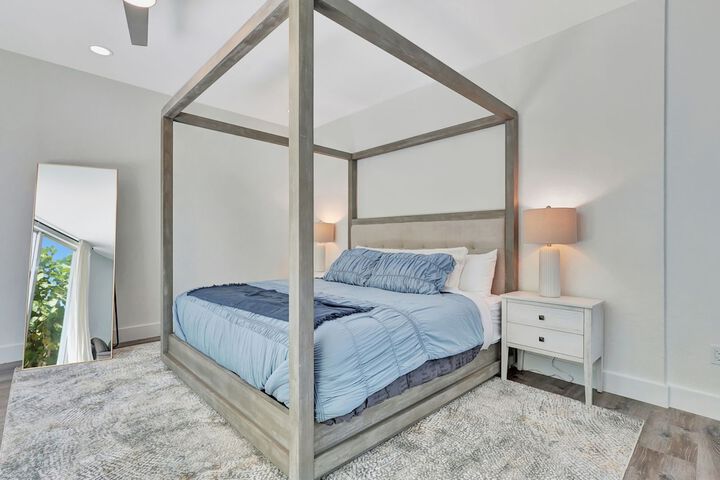 Room 12 of 90