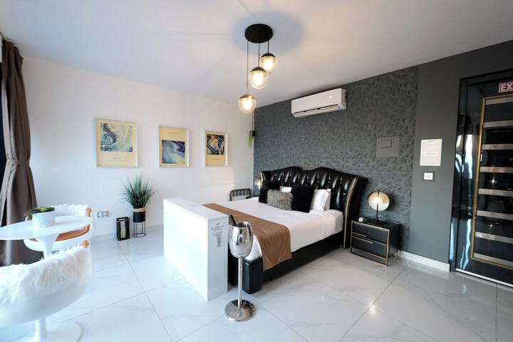 Room 60 of 77