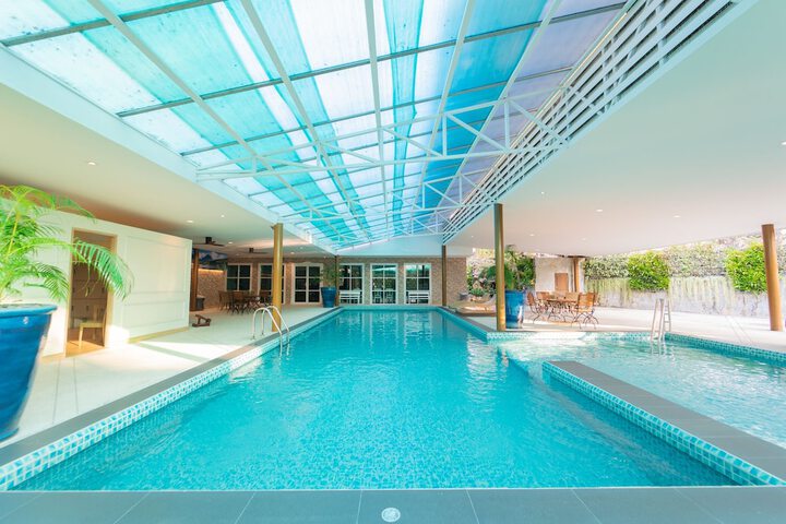Pool Hotel