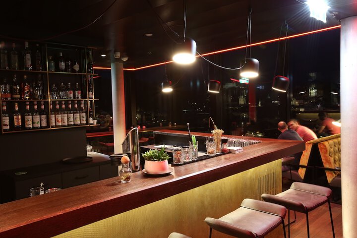 Lounge 76 of 111