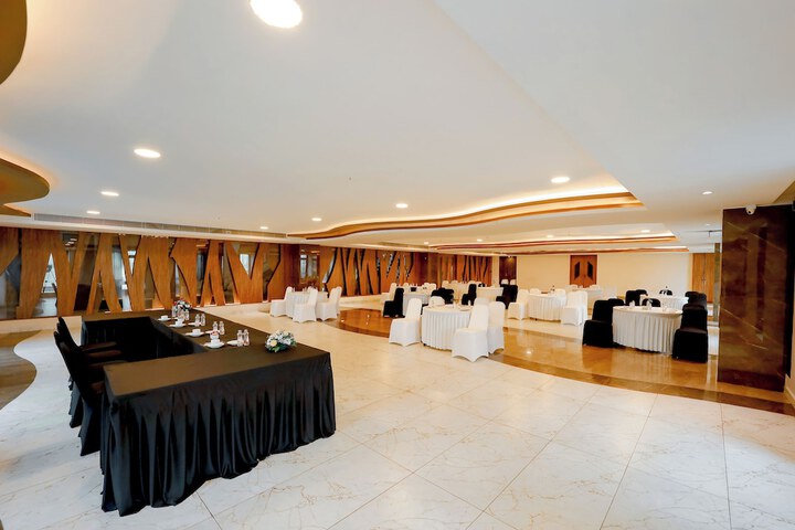 Ballroom/Hall 39 of 42