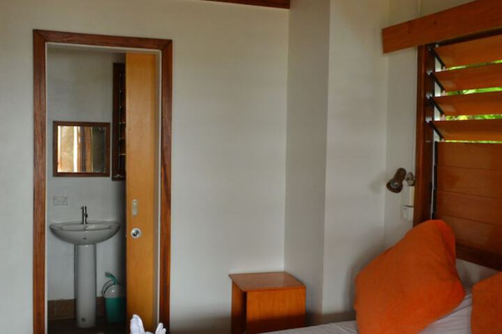 Room 13 of 146
