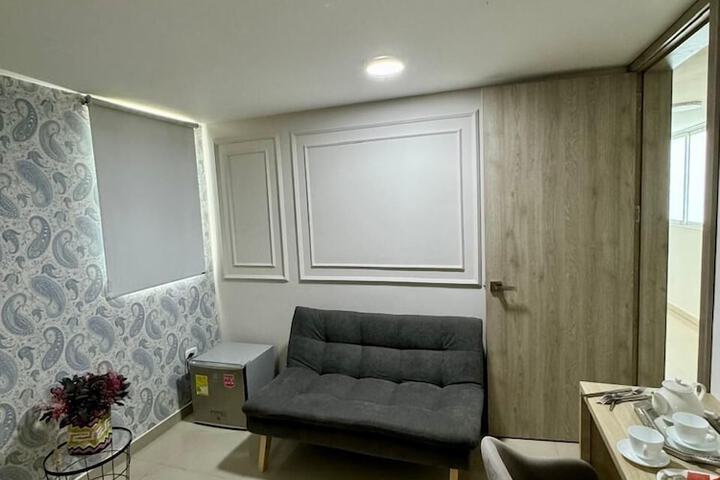 Room 6 of 18