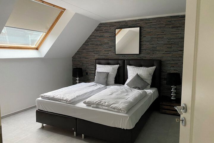 Room 10 of 31