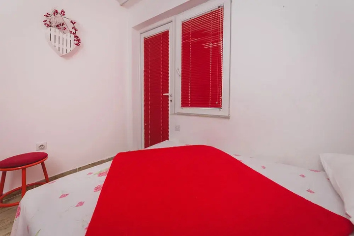Room 5 of 19