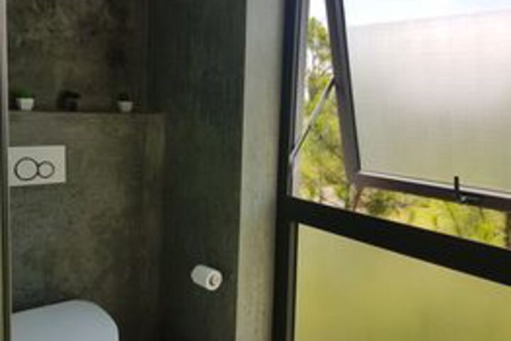 Room 2 of 33