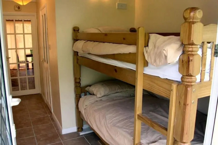 Room 3 of 10