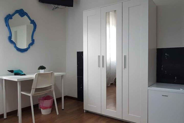 Room 8 of 33