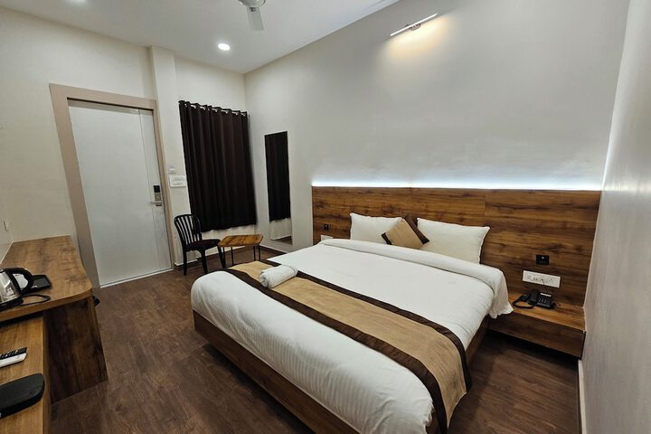 Room 9 of 17