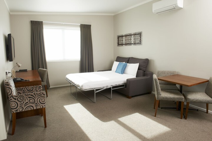 Room 8 of 18