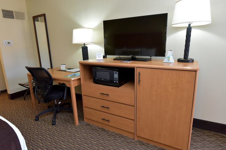 2 Double Beds Microwave and Refrigerator WiFi Full Breakfast (6 of 11)