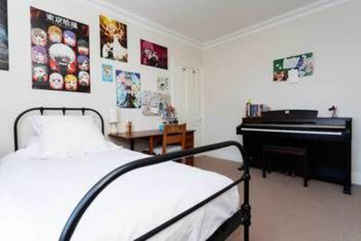 Room 12 of 33