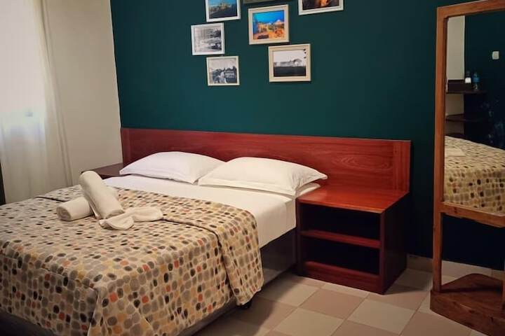 Room 4 of 17