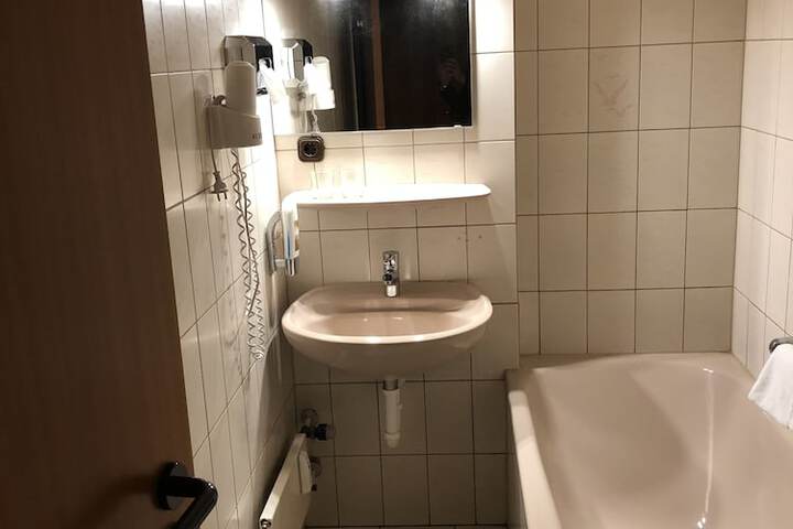 Room 42 of 54