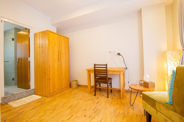 Room 10 of 17