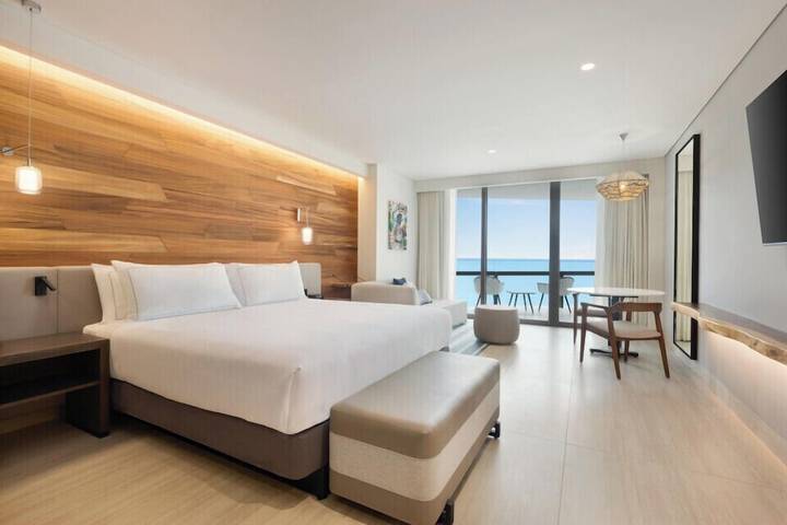 Room 53 of 202