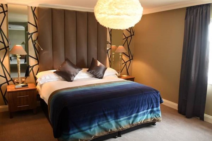 Room 4 of 61