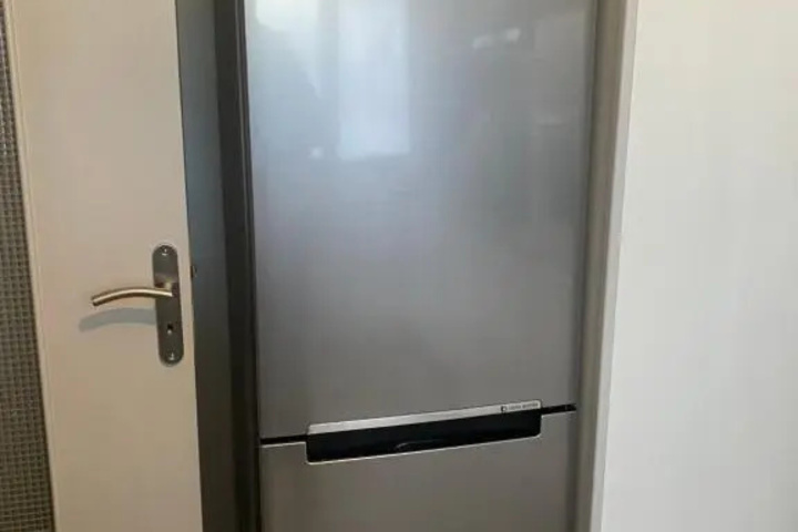 Room 5 of 9